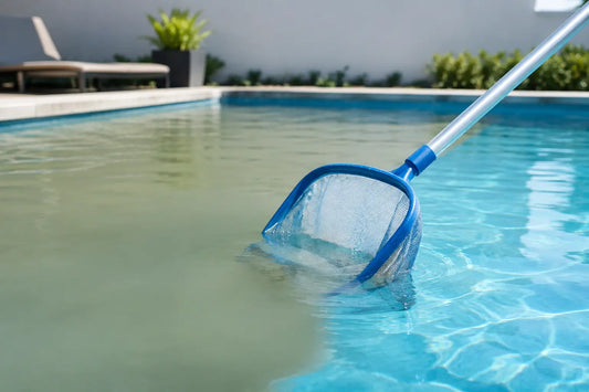 Agua turbia piscina: cómo recuperar claridad